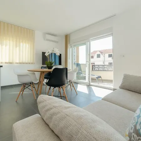 Nella * Privlaka (Zadar)