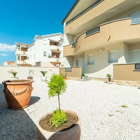 Nella * Privlaka (Zadar)