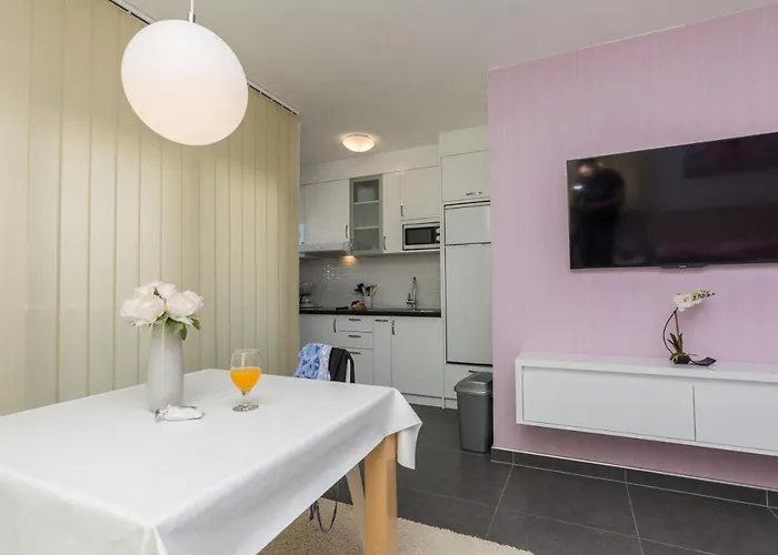Nella Apartment *