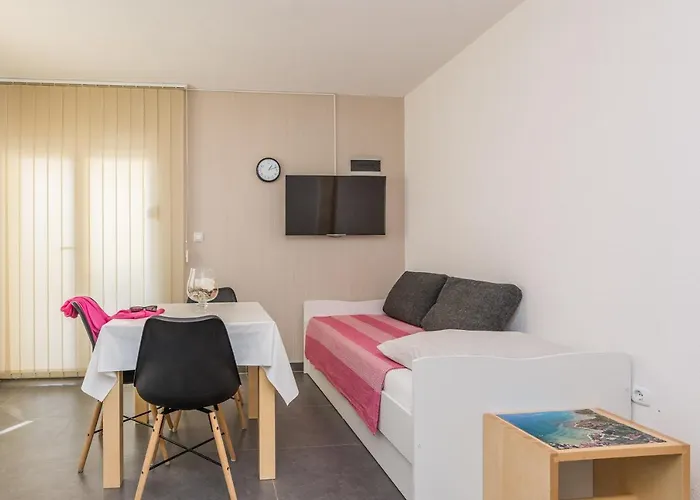 Nella * Privlaka (Zadar)