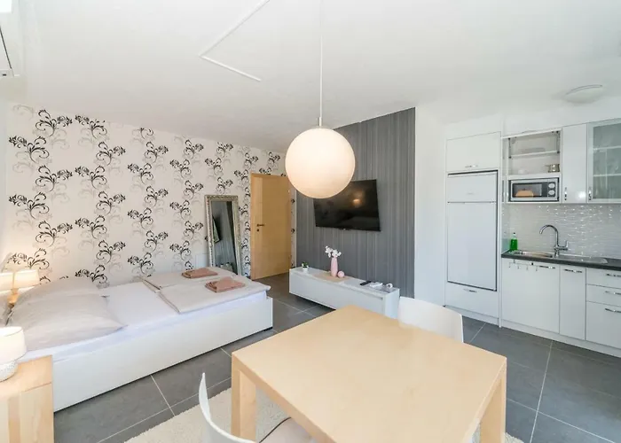 Nella Apartment *
