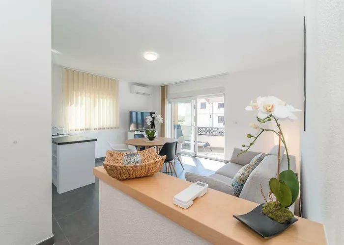 Nella Apartment *