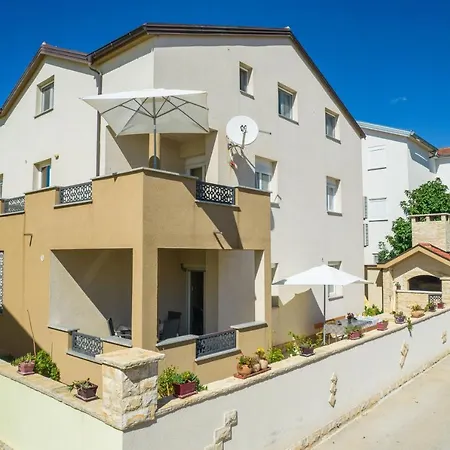 Nela Apartment *
