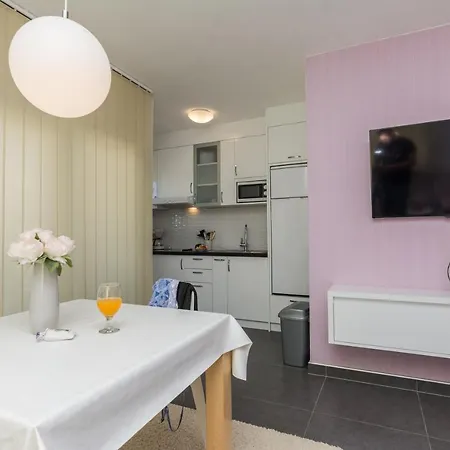 Nella Apartman *