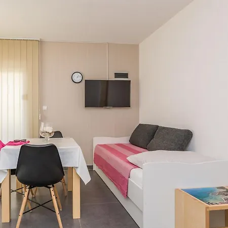 Nella * Privlaka (Zadar)