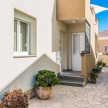 Apartment Nella *