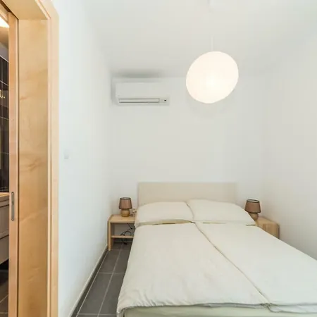 Nela * Privlaka (Zadar)